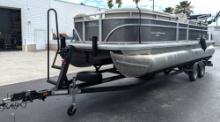 2024 Sun Tracker Party Barge 22 DLX w/ Sun Tracker Trailer