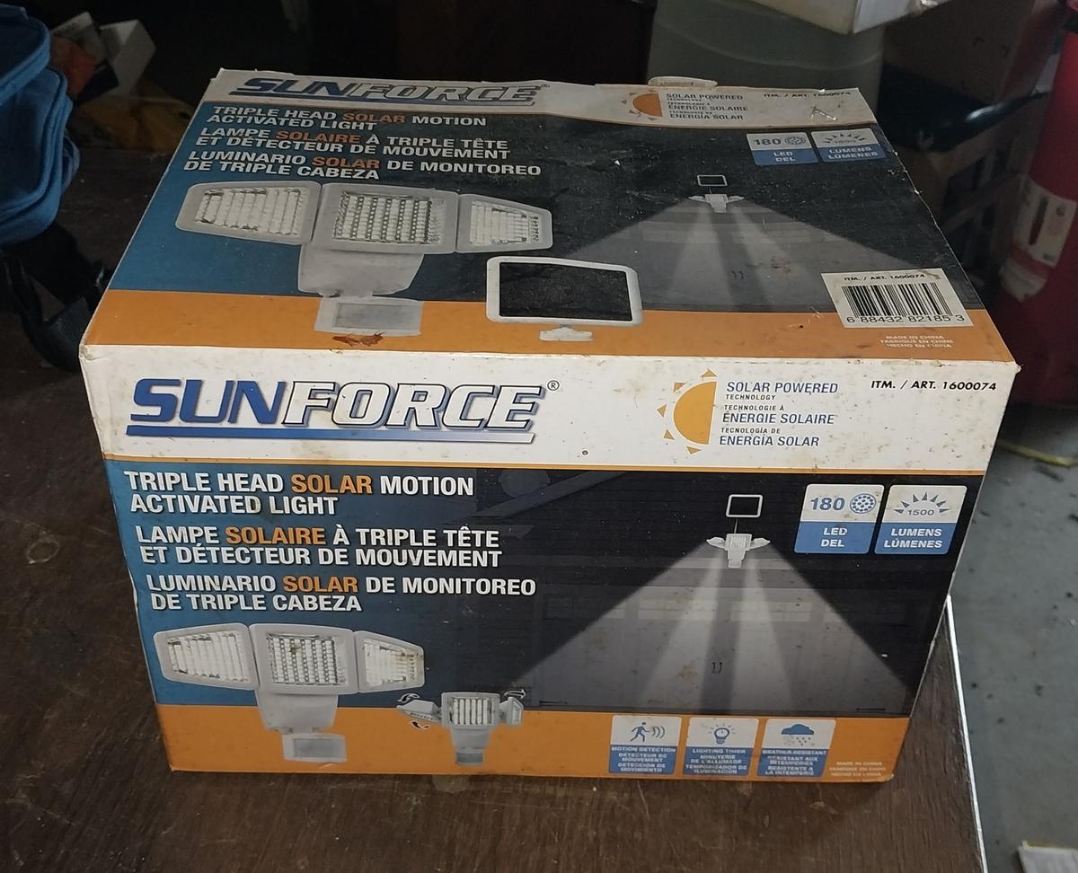 New Sunforce Triple Head Motion activated light - 1600074