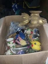 Box of DÃ©cor - Rooster lamp and mugs