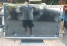 Sony Bravia 40 in Flat Screen -KDL-40v5100