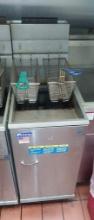 Pitco Frialator Freestanding Fryer - Propane gas with fryer baskets
