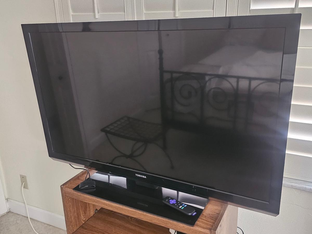 Toshiba 46SL412U 46" Television with Roku TV and Stand