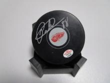 Patrick Kane of the Detroit Redwings signed autographed logo hockey puck PAAS COA 280