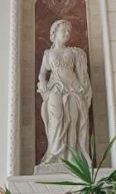 Standing Lady - Statue in Masonery Finish