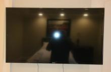 40 in Samung Flatscreen TV with Bracket