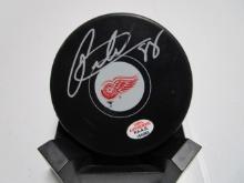 Patrick Kane of the Detroit Red Wings signed autographed logo hockey puck PAAS COA 283