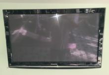 41 in Panasonic Vieta Flat Screen Television with bracket