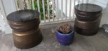 Ceramic pot and stands has chips