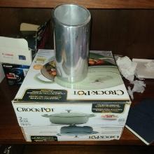 2 Crock-pots - new and wine holder