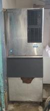 HoshiZaki Ice Machine and bin