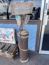 Decorative pylon with an anchor