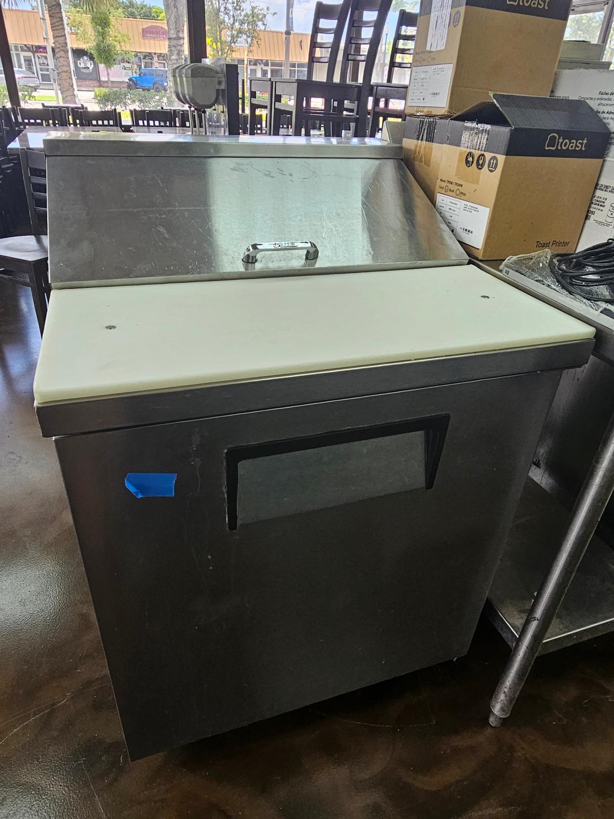 True TSSU-27-08-HC 28" Refrigerated Prep Table