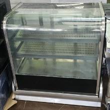 Vollrath 34" Curved Glass Refrigerated Showcase