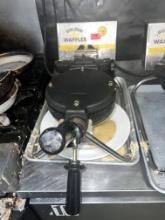 Golden Waffles Waffle maker
