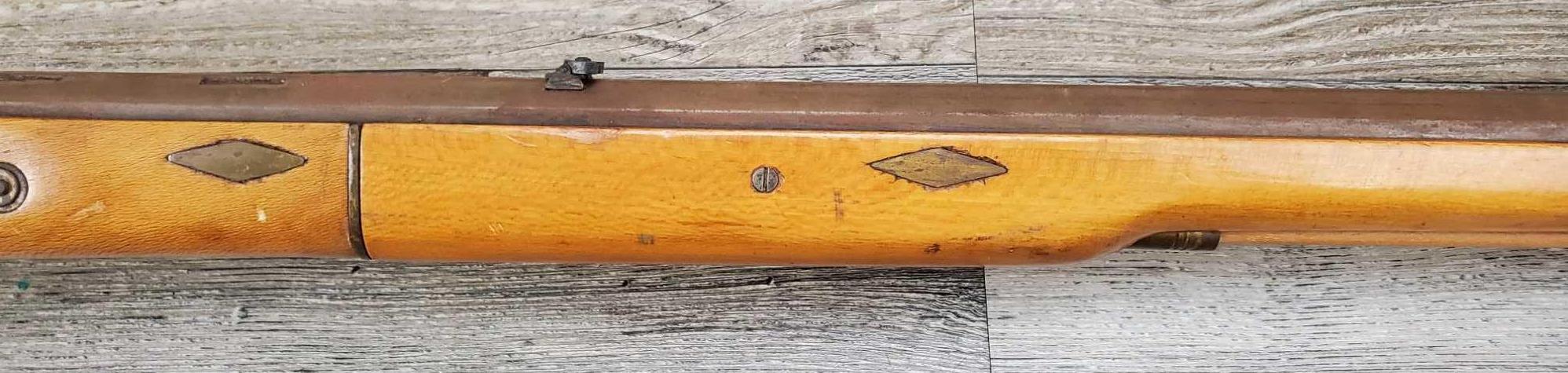 JUKAR MODEL KENTUCKY RIFLE