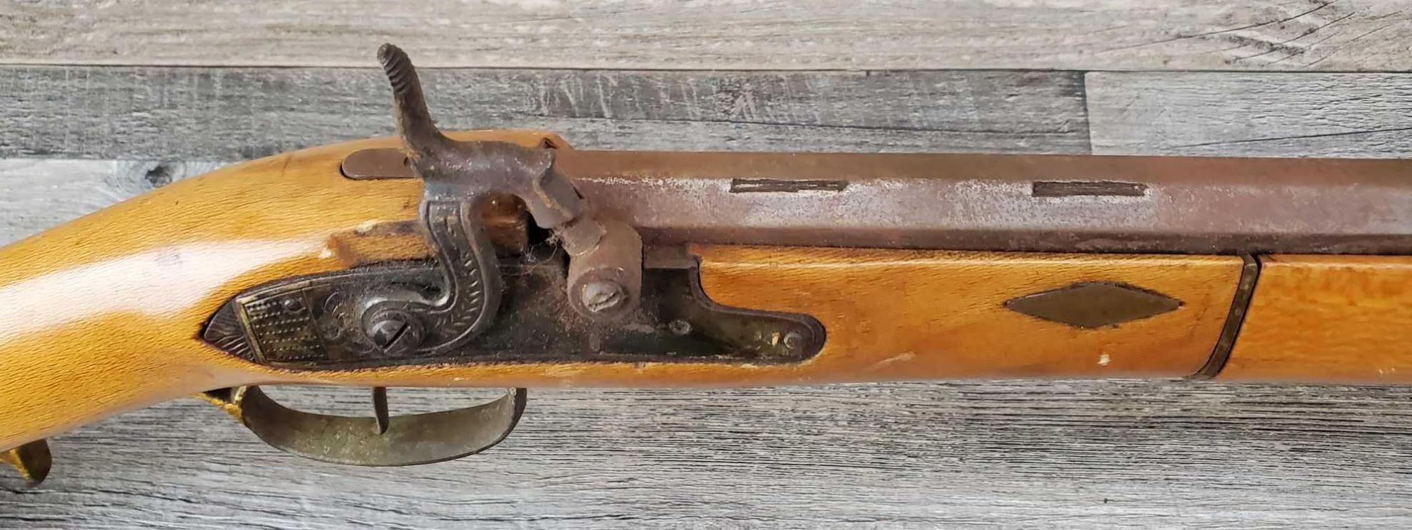 JUKAR MODEL KENTUCKY RIFLE