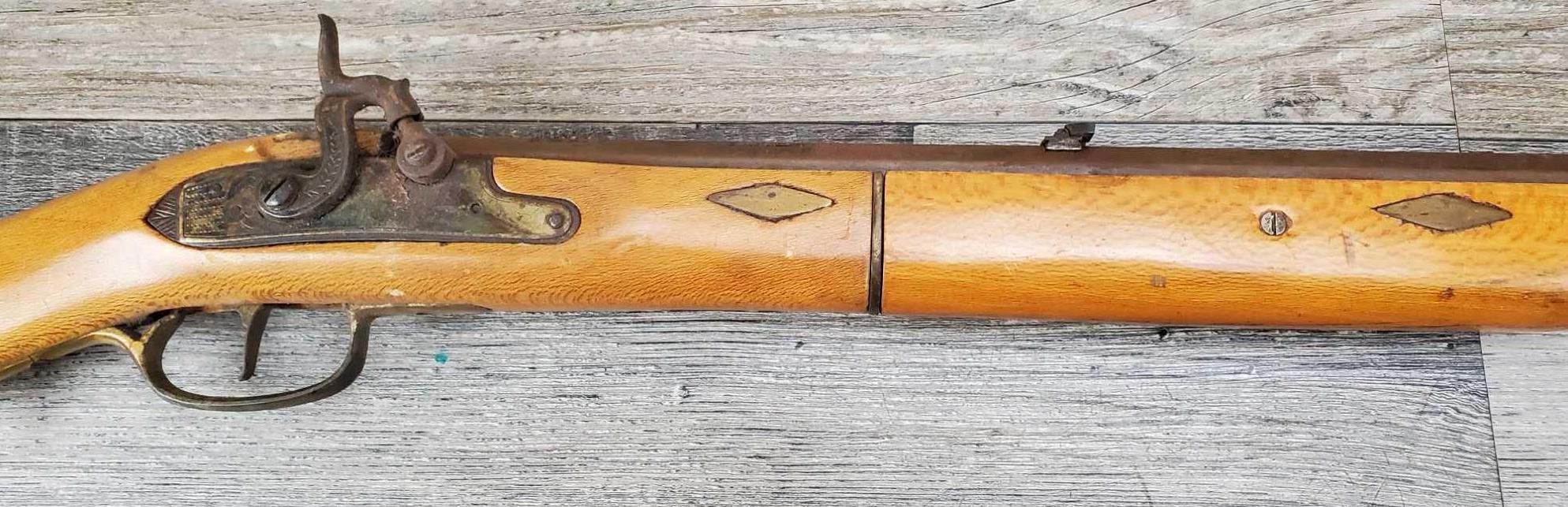 JUKAR MODEL KENTUCKY RIFLE