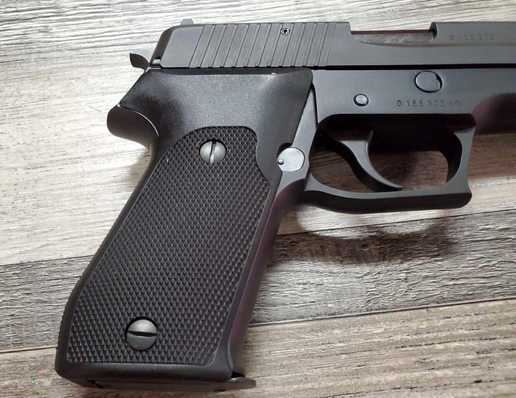 SIG SAUER MODEL P220