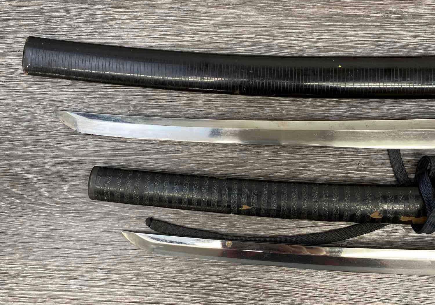 LOT OF TWO JAPANESE WAKIZASHIS