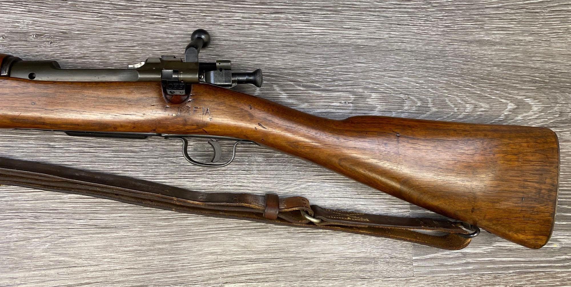 U.S. REMINGTON MODEL 03-A3 .30-06 CAL. BOLT-ACTION RIFLE (CIRCA 1942). W/LEATHER SLING