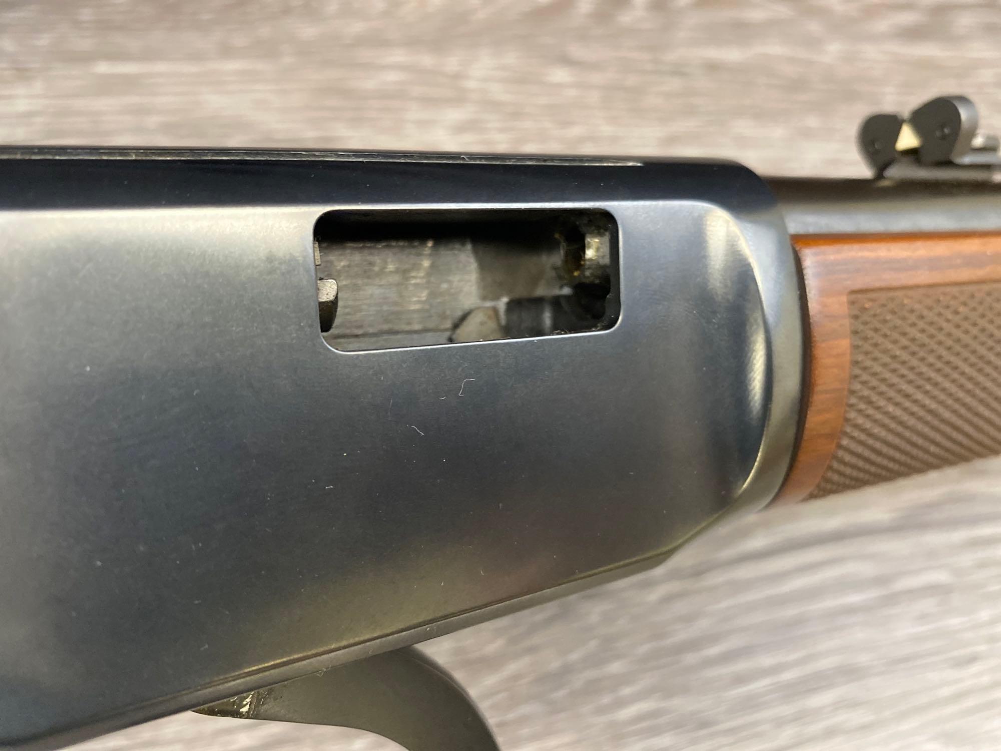 WINCHESTER MODEL 9422 DELUXE .22 S, L OR LR LEVER ACTION RIFLE