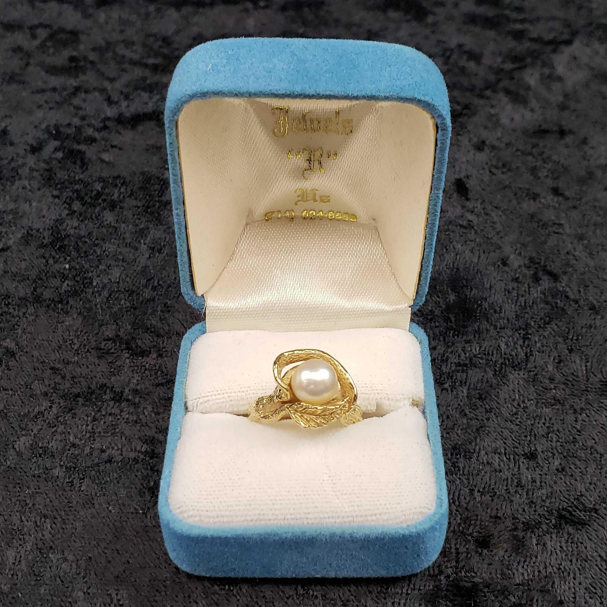 DESIGNER RING IN 14K YELLOW GOLD