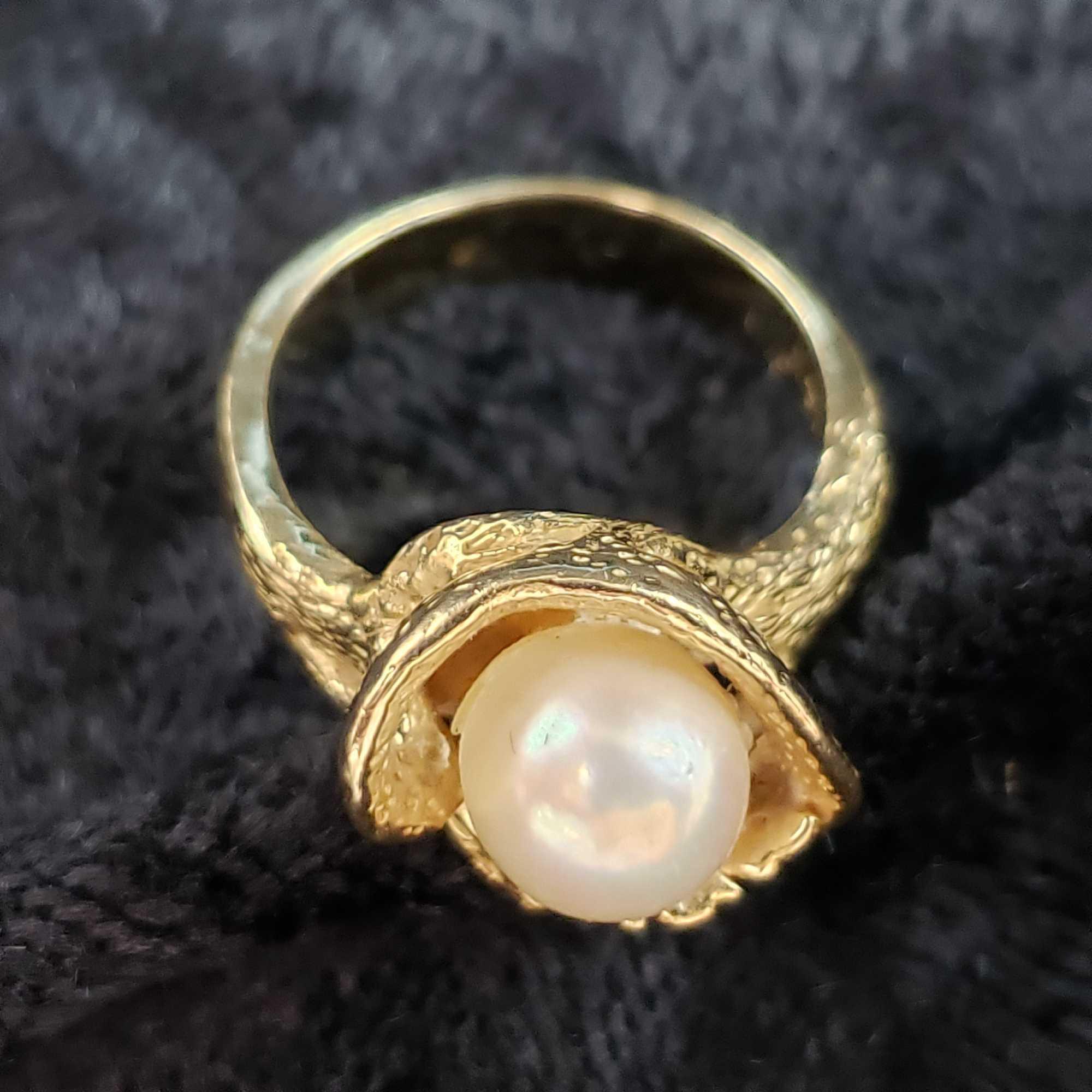 DESIGNER RING IN 14K YELLOW GOLD