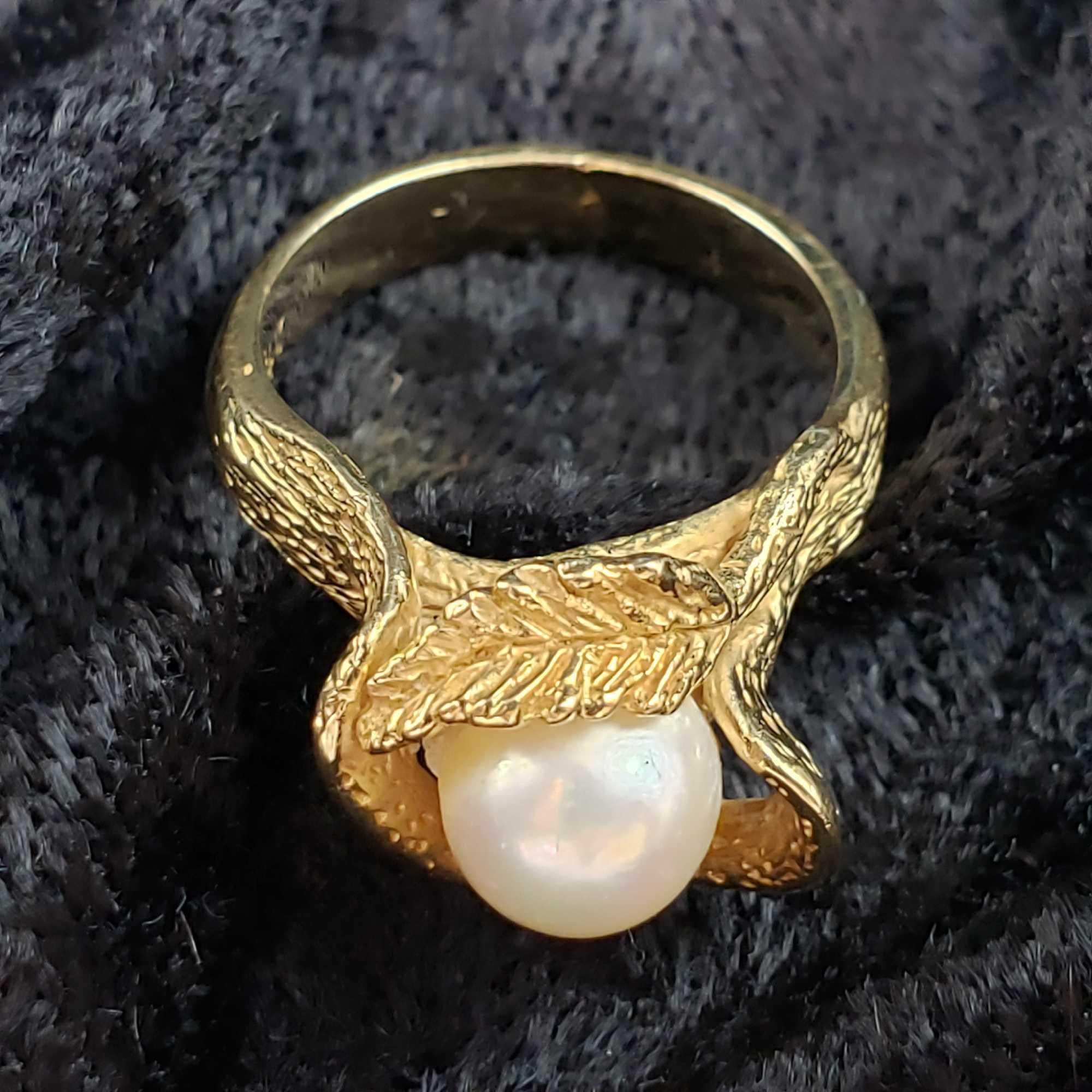 DESIGNER RING IN 14K YELLOW GOLD