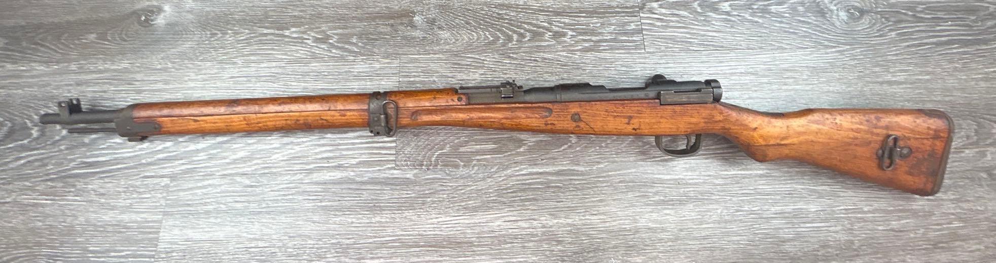 JAPANESE ARISAKA TYPE 99 RIFLE 7.7 CAL. w/ UNGROUND MUM/CHARACTERS