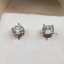 ONE PAIR OF DIAMOND STUDS IN 14K WHITE GOLD