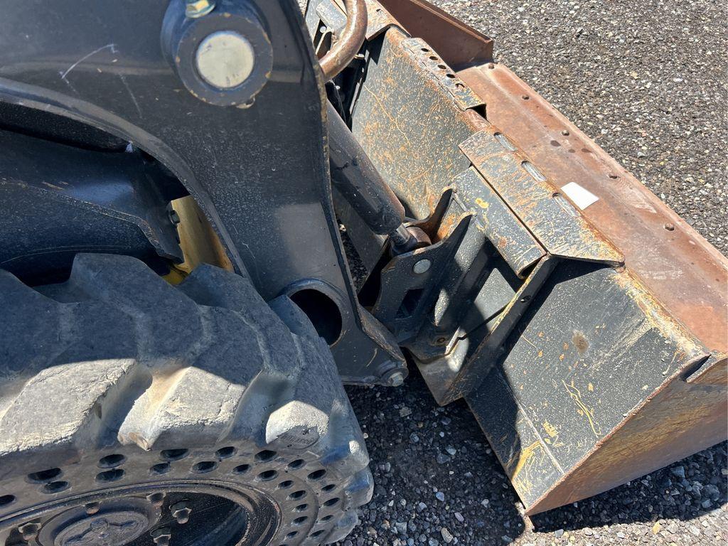 2015 New Holland L218 Skid Steer Loader