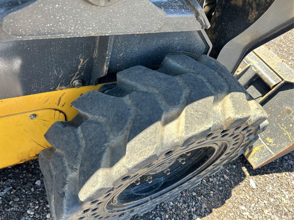 2015 New Holland L218 Skid Steer Loader