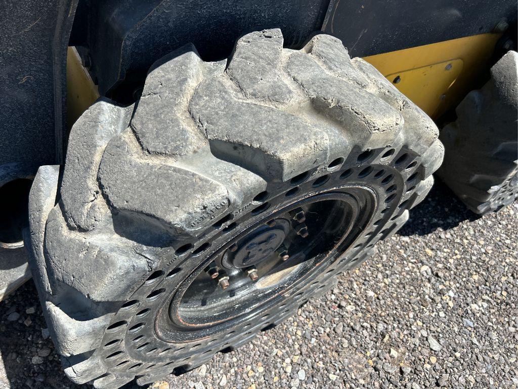 2015 New Holland L218 Skid Steer Loader