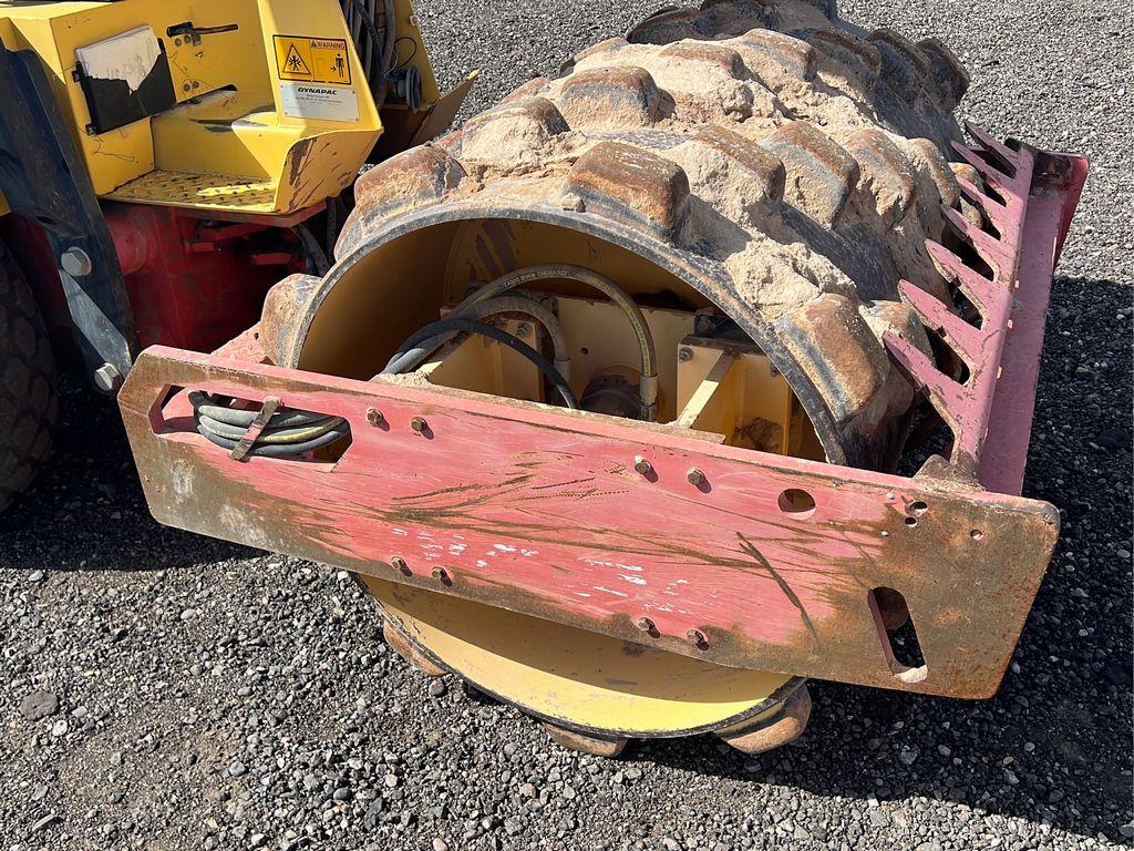 2004 Dyna Pac CA121 Pad Foot Compactor