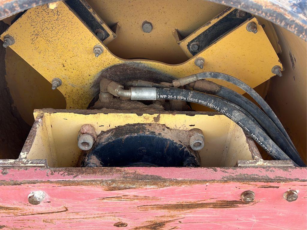 2004 Dyna Pac CA121 Pad Foot Compactor