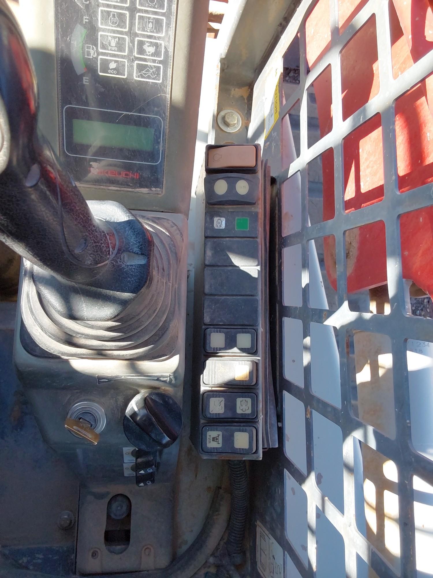 2019 Takeuchi TL8 Compact Track Loader