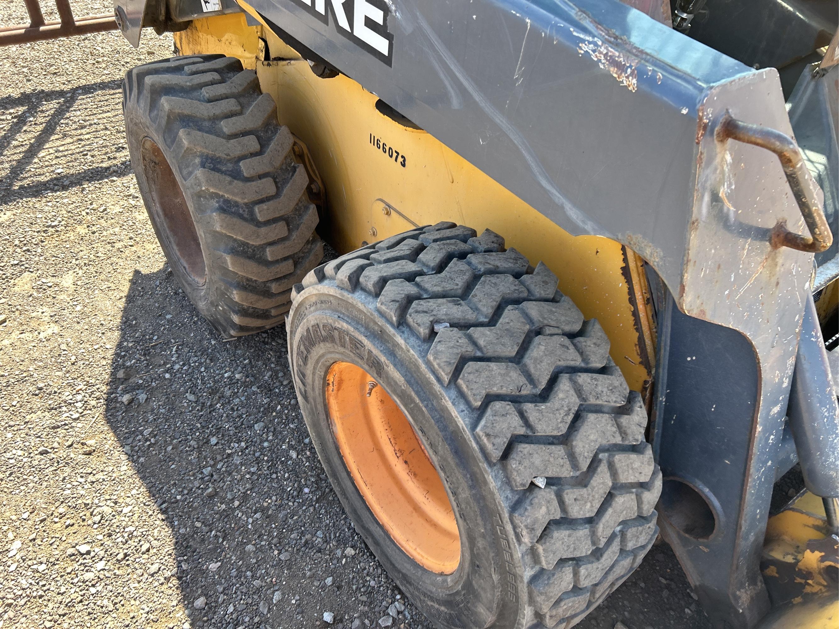 2010 John Deere 320D Skid steer loader
