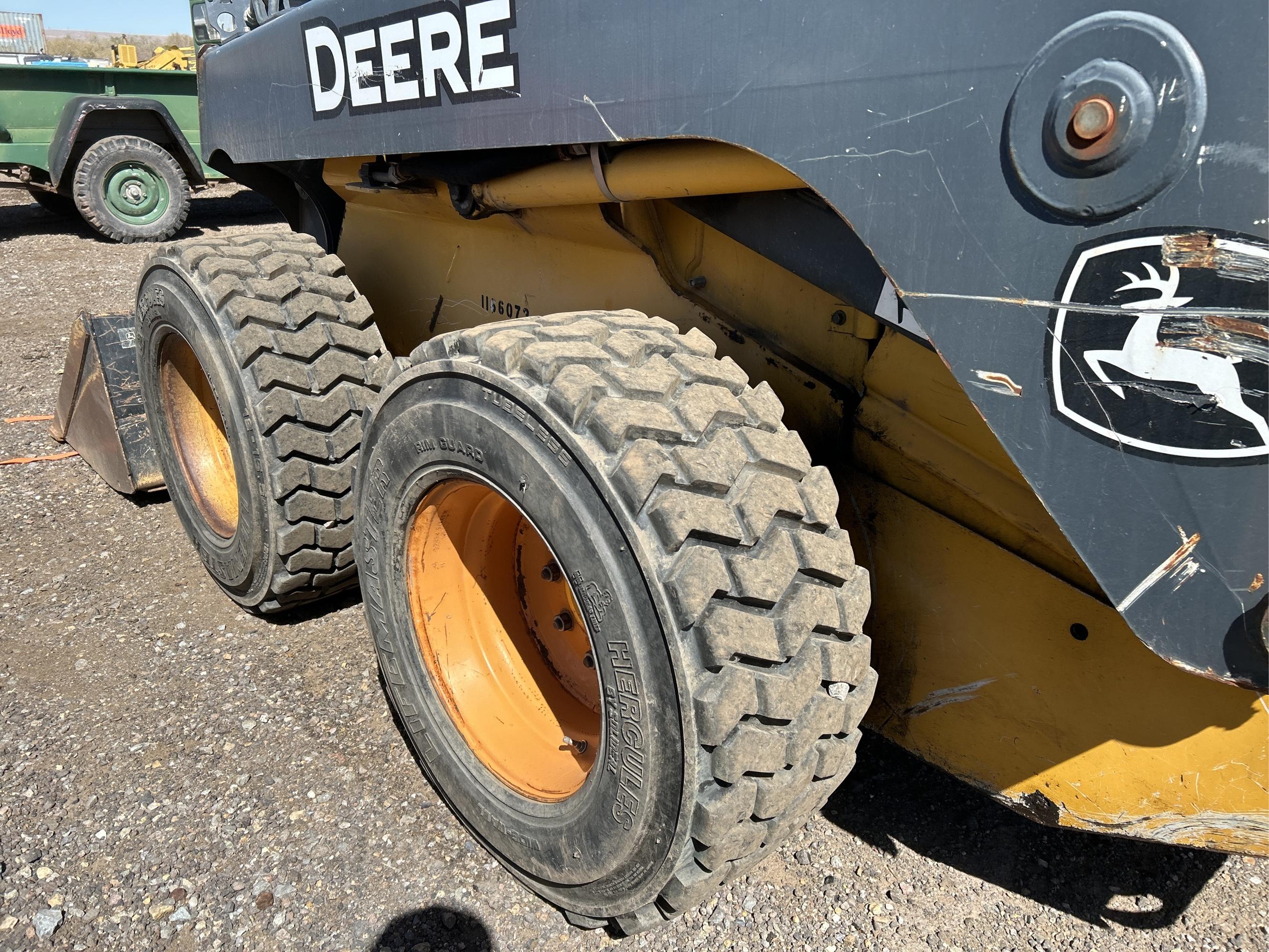 2010 John Deere 320D Skid steer loader
