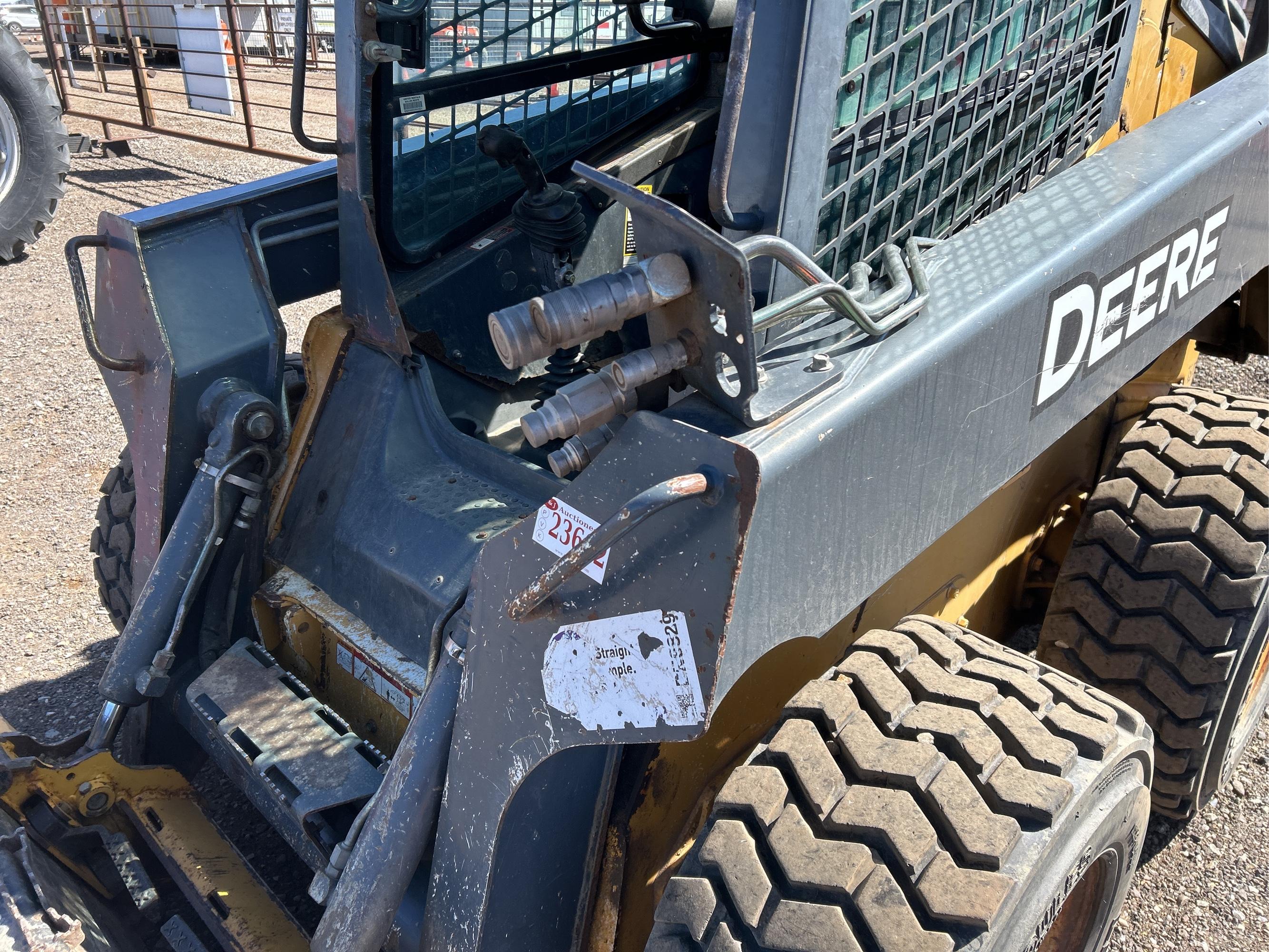 2010 John Deere 320D Skid steer loader