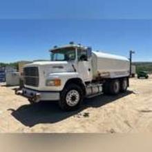 Ford Aero Max L9000 4,000 Gallon T/A Water Truck