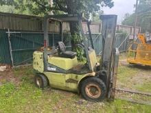 Clark CGP25 Pneumatic Tire Forklift