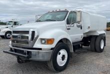 2006 Ford F-750 2200 gal 4x2 Water Truck