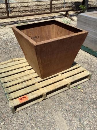 STEEL PLANTER