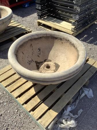 CONCRETE PLANTER