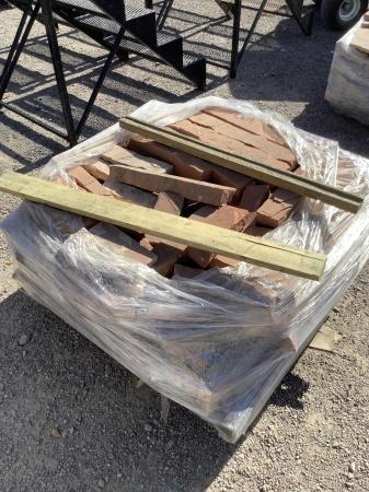 PALLET OF DECORATIVE STONE