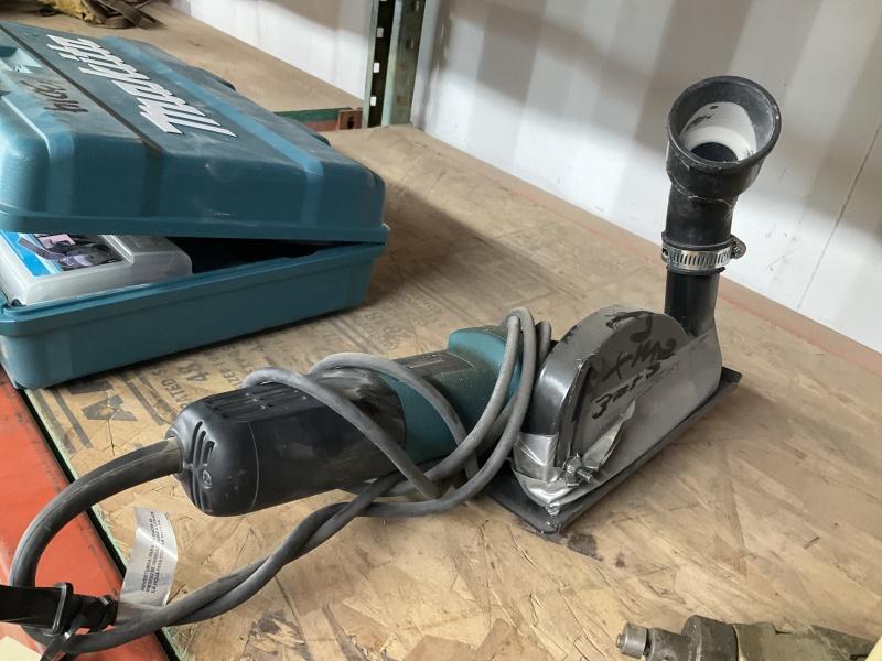 MAKITA GRINDER W/ VAC PORT