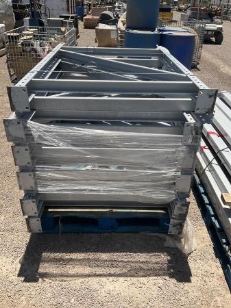 PALLET RACKING UPRIGHTS AND ARMS