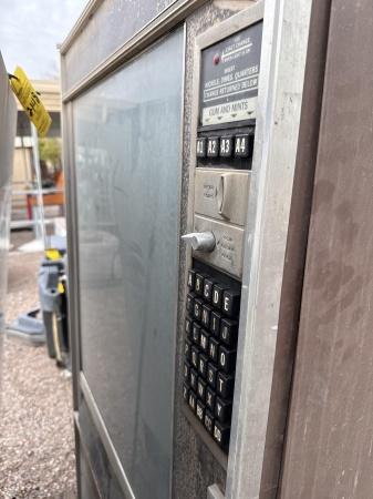TRUE FRIDGE & VENDING MACHINE