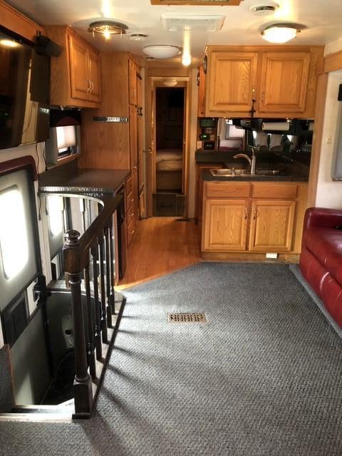 2001 KINGSLEY COACH W/PETERBILT TRACTOR