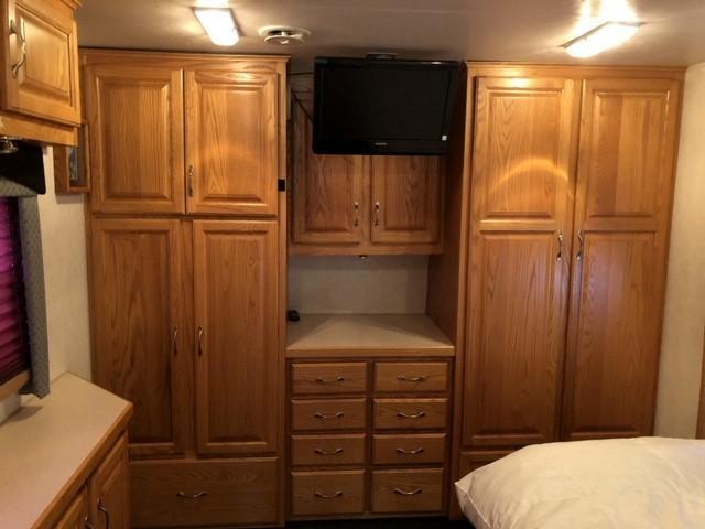 2001 KINGSLEY COACH W/PETERBILT TRACTOR